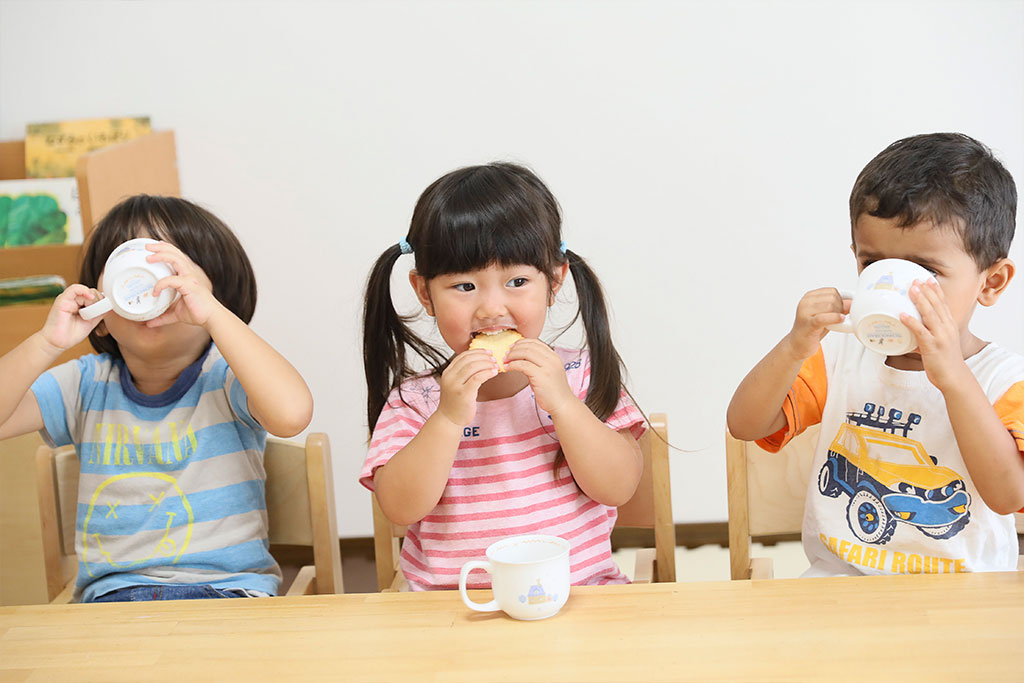 子供たちの給食・おやつ